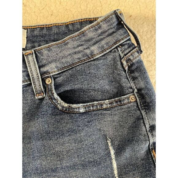 DENIZEN Levi's Women's High Rise Cut-Off Denim Shorts W30 Blue Distressed - Picture 4 of 11